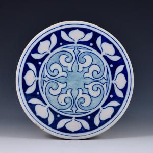 Dish with stylized vegetal decoration